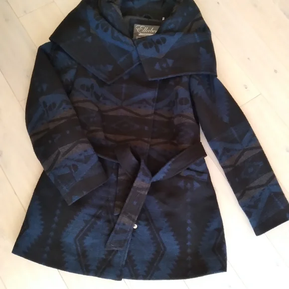 Aztec Pattern Coat - Picture 3 of 13